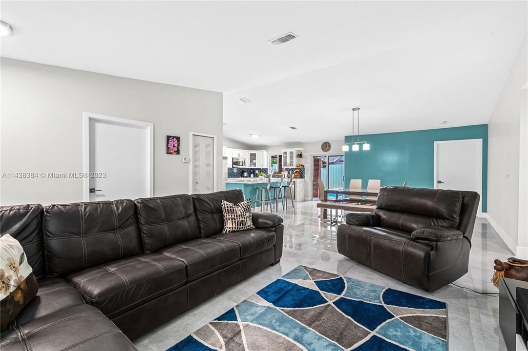 Recently Sold: $630,000 (3 beds, 2 baths, 1572 Square Feet)