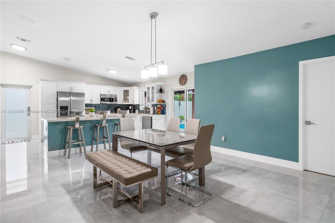 Recently Sold: $630,000 (3 beds, 2 baths, 1572 Square Feet)