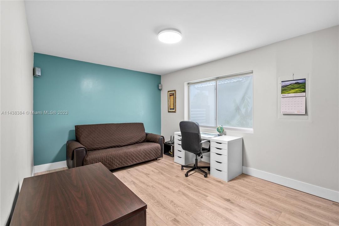 Recently Sold: $630,000 (3 beds, 2 baths, 1572 Square Feet)