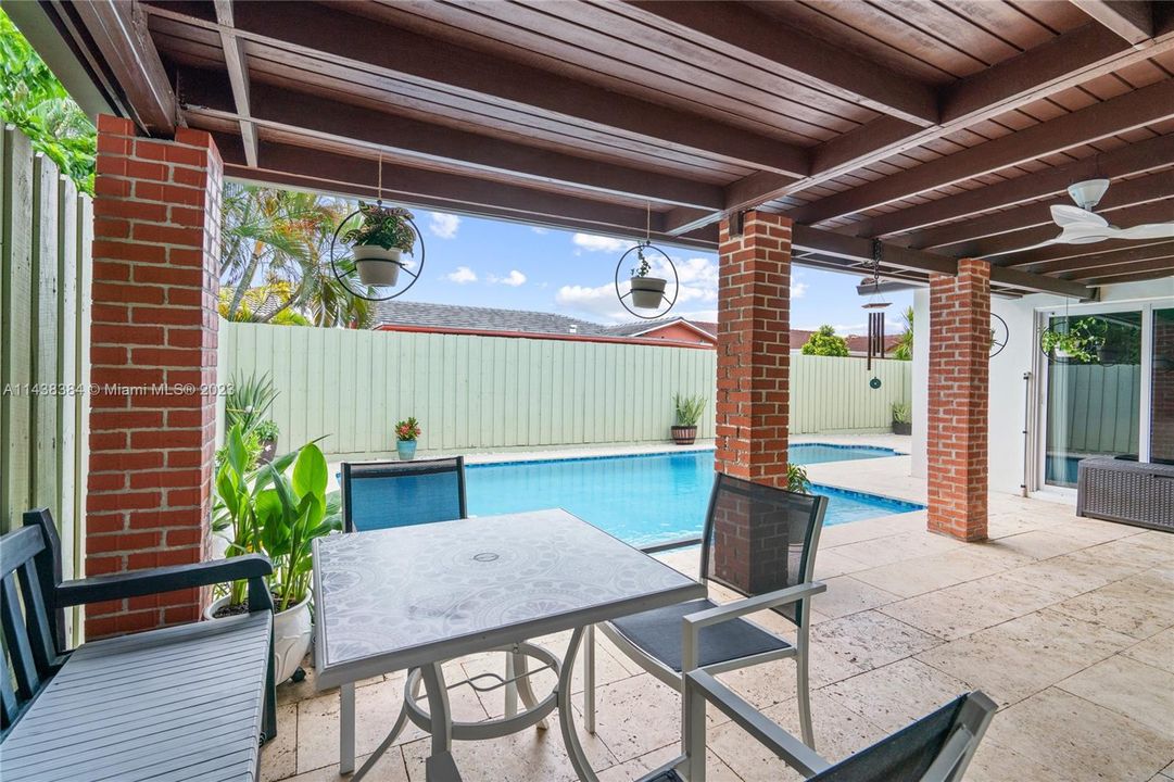 Recently Sold: $630,000 (3 beds, 2 baths, 1572 Square Feet)