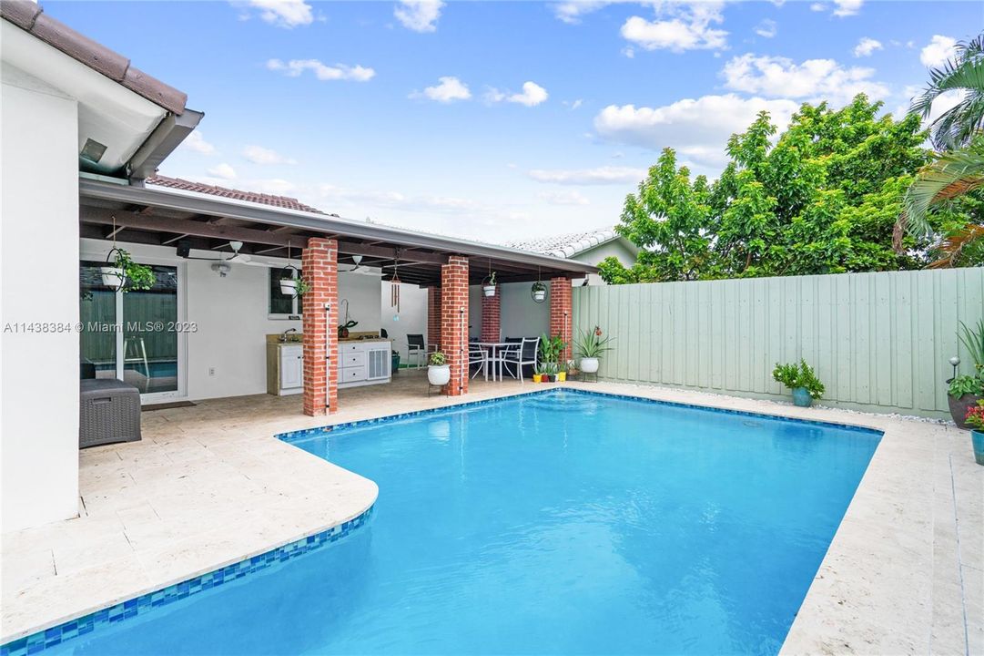 Recently Sold: $630,000 (3 beds, 2 baths, 1572 Square Feet)