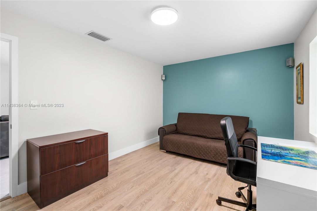 Recently Sold: $630,000 (3 beds, 2 baths, 1572 Square Feet)