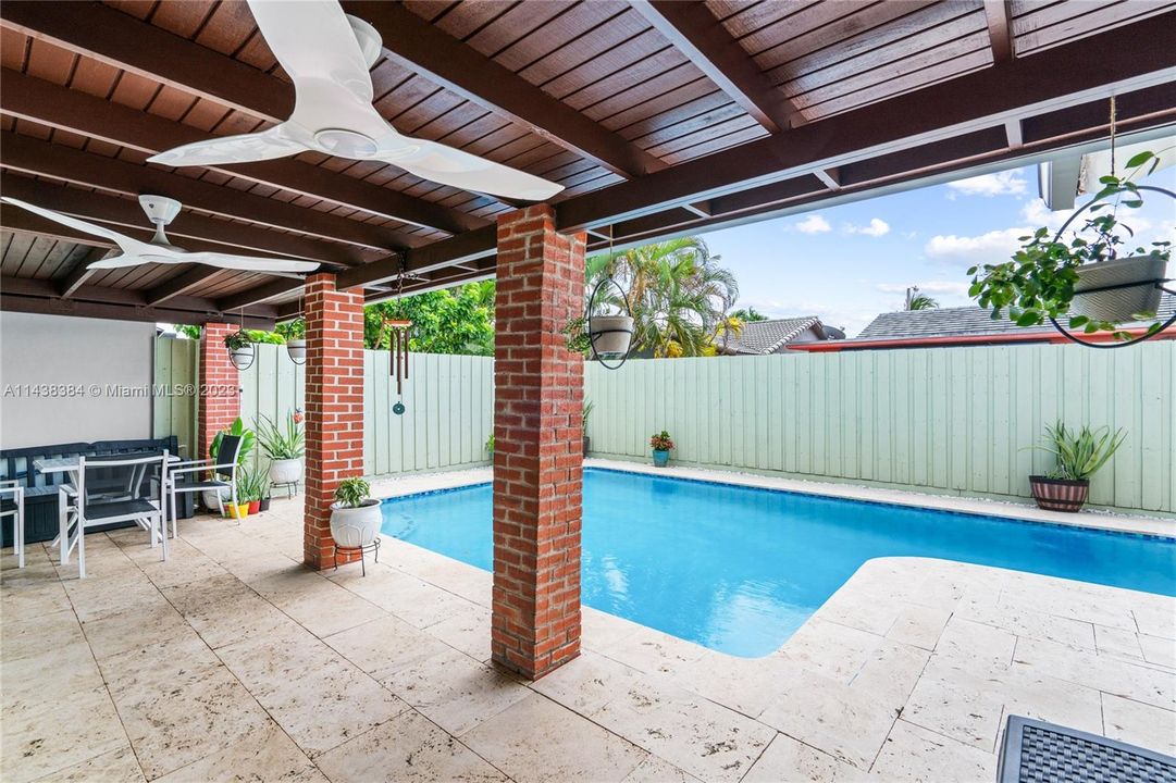 Recently Sold: $630,000 (3 beds, 2 baths, 1572 Square Feet)