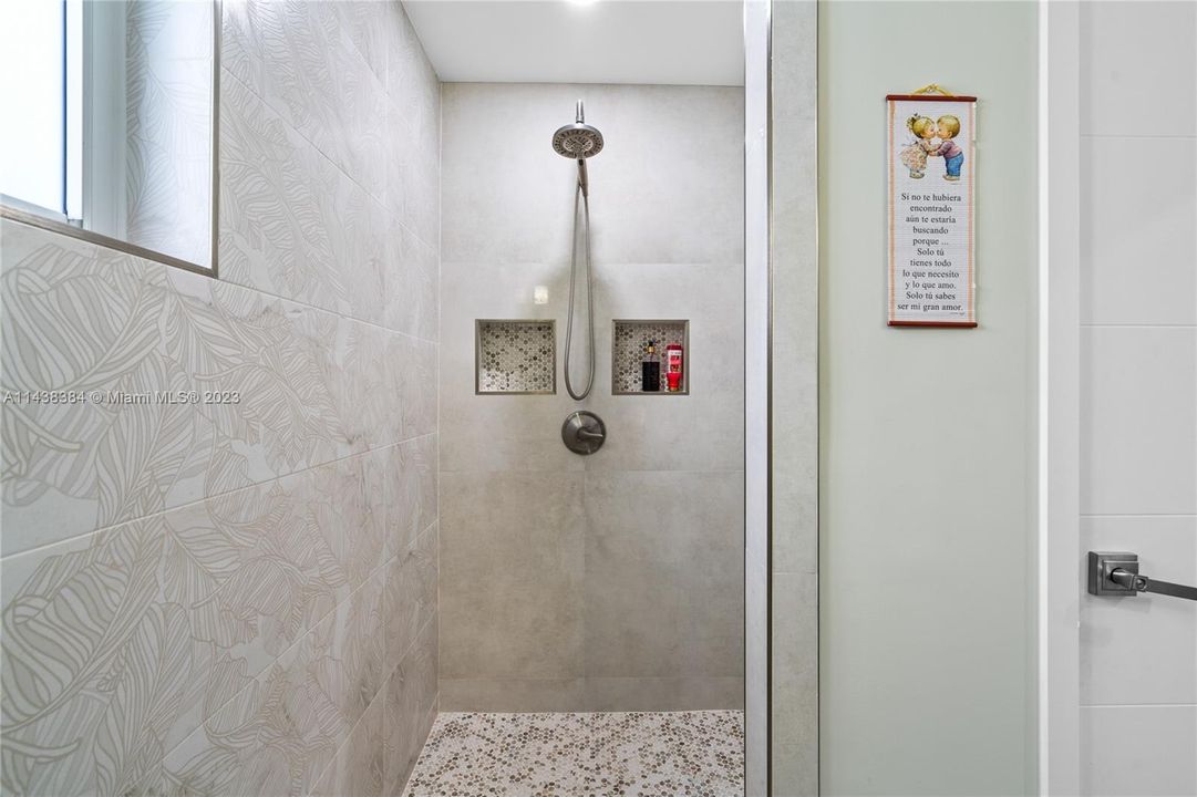 Recently Sold: $630,000 (3 beds, 2 baths, 1572 Square Feet)