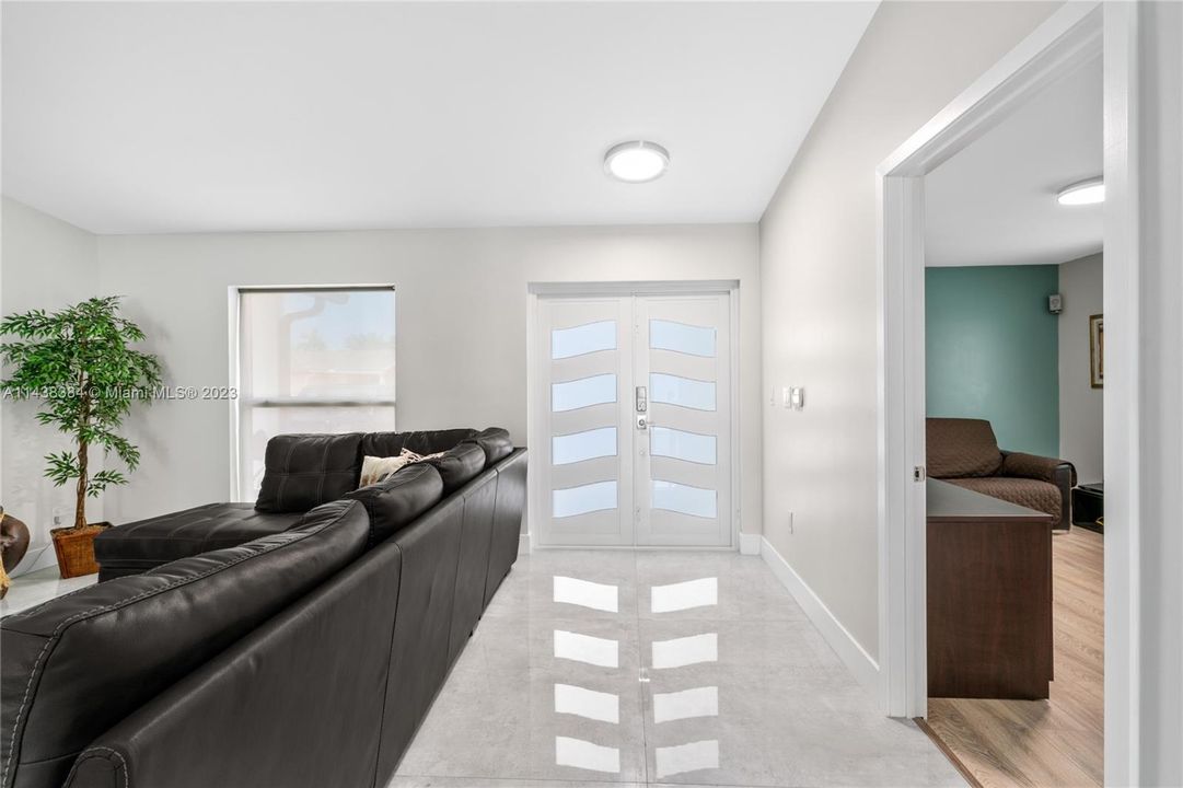 Recently Sold: $630,000 (3 beds, 2 baths, 1572 Square Feet)