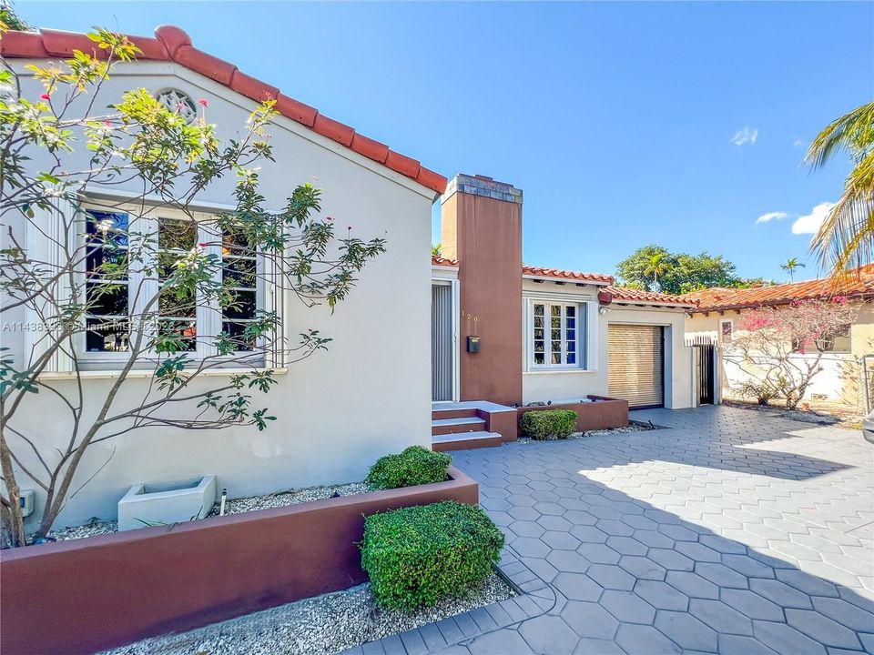 Recently Sold: $1,495,000 (3 beds, 3 baths, 0 Square Feet)