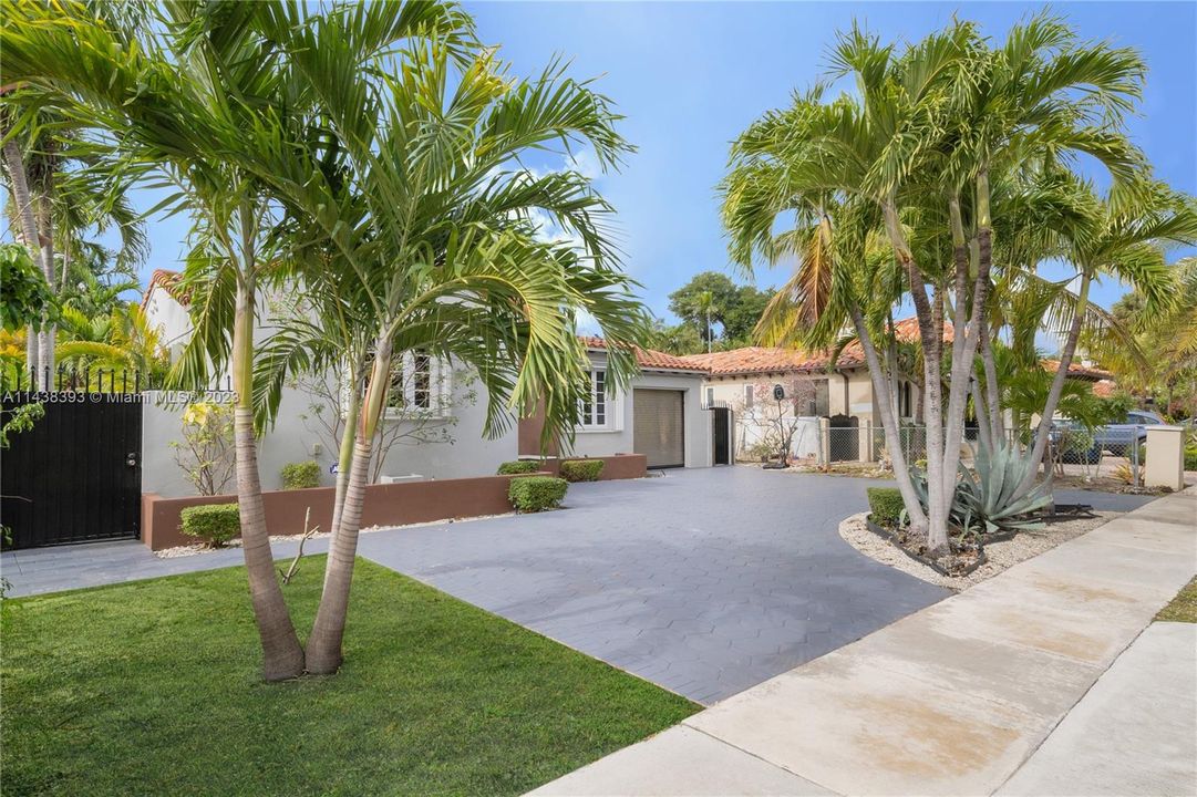 Recently Sold: $1,495,000 (3 beds, 3 baths, 0 Square Feet)