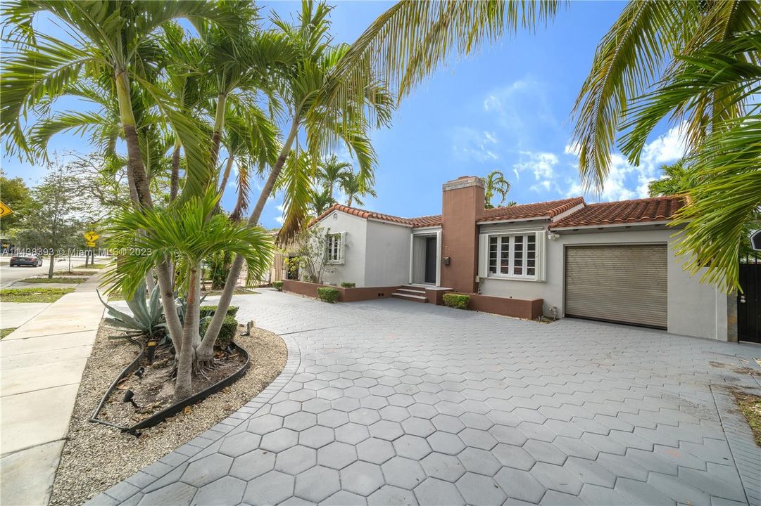 Recently Sold: $1,495,000 (3 beds, 3 baths, 0 Square Feet)