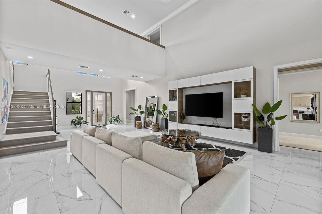 最近租的: $13,900 (5 贝兹, 5 浴室, 4605 平方英尺)