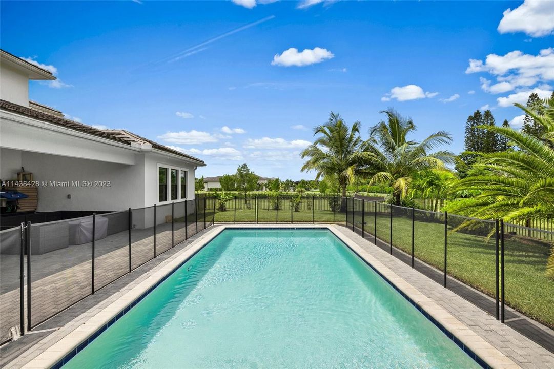 最近租的: $13,900 (5 贝兹, 5 浴室, 4605 平方英尺)