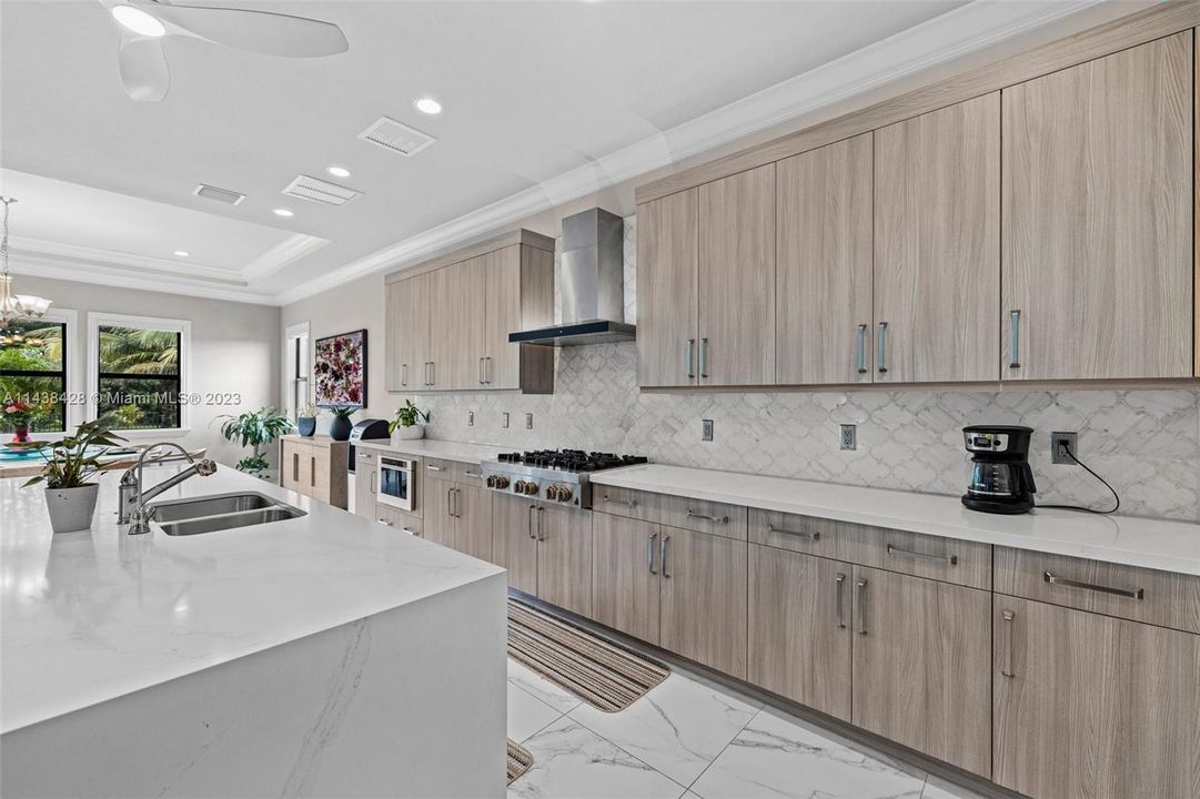 最近租的: $13,900 (5 贝兹, 5 浴室, 4605 平方英尺)