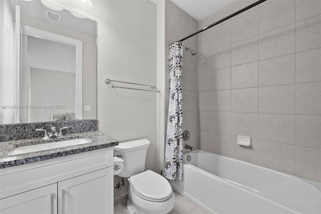 最近租的: $13,900 (5 贝兹, 5 浴室, 4605 平方英尺)