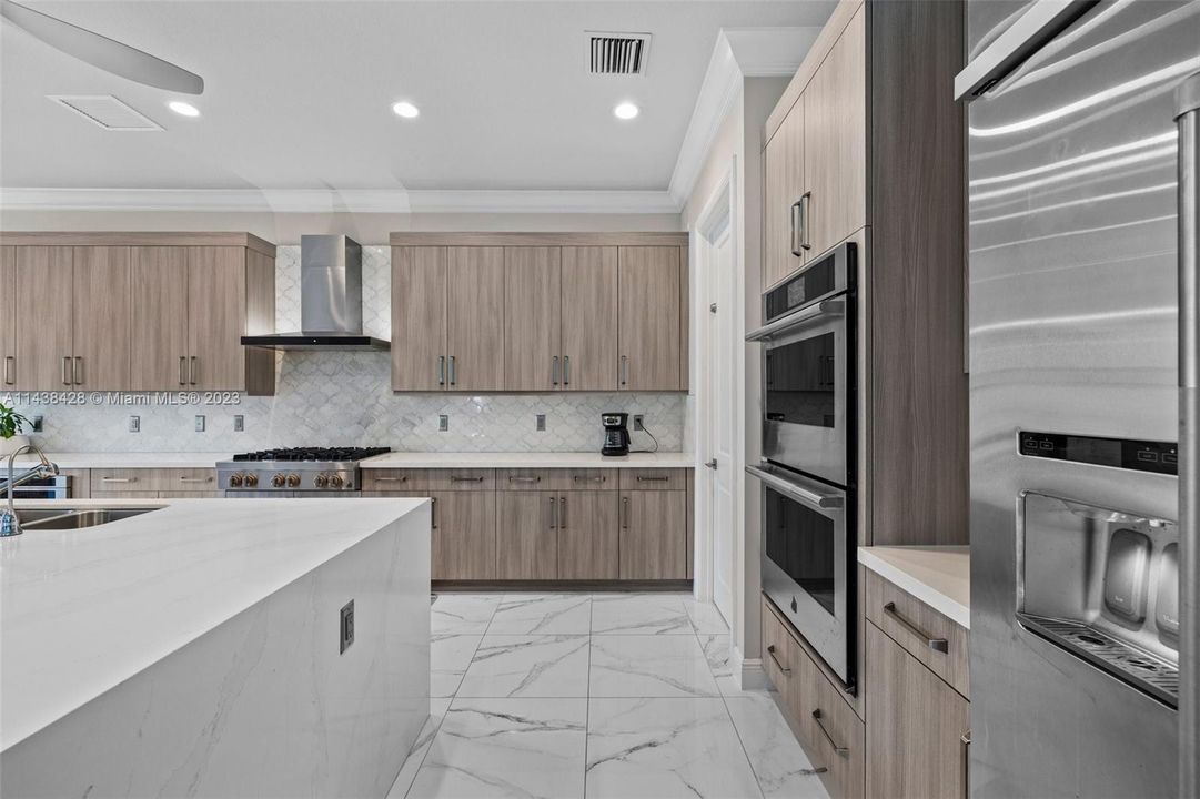 最近租的: $13,900 (5 贝兹, 5 浴室, 4605 平方英尺)