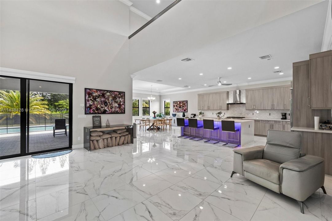 最近租的: $13,900 (5 贝兹, 5 浴室, 4605 平方英尺)