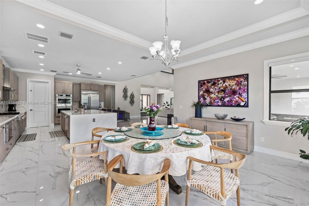 最近租的: $13,900 (5 贝兹, 5 浴室, 4605 平方英尺)