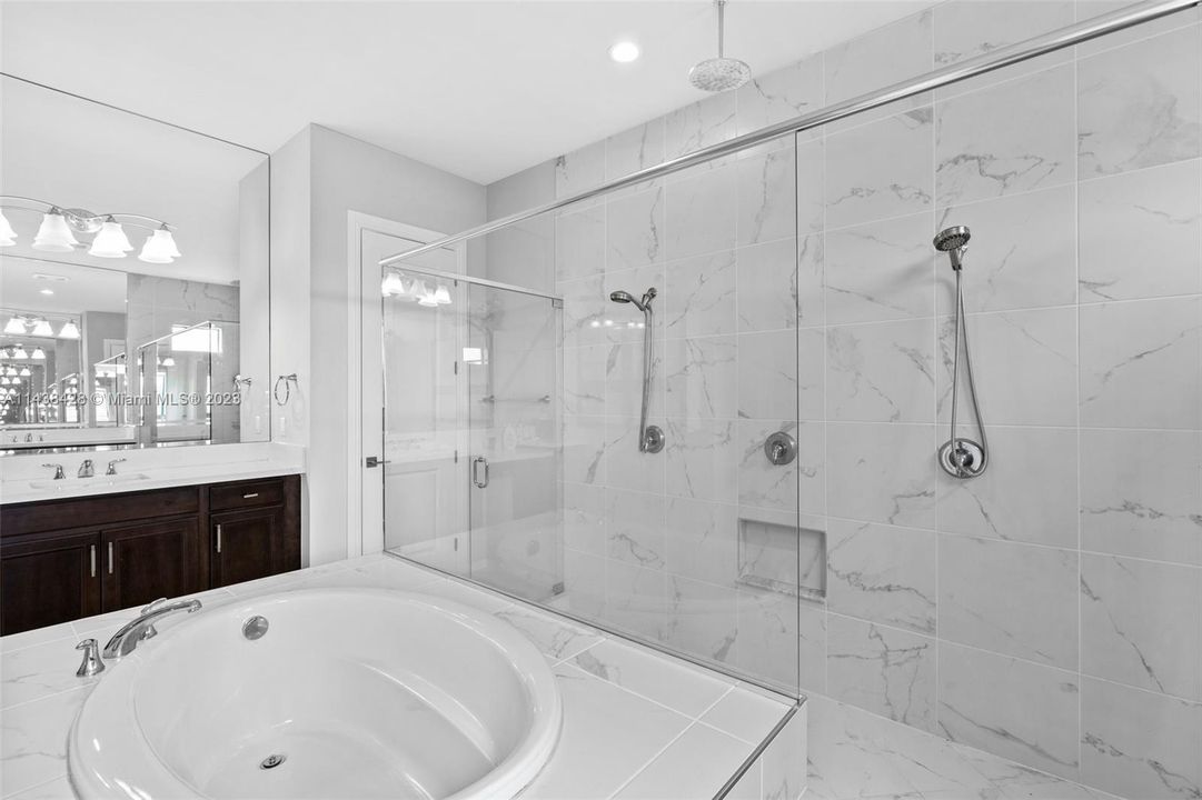 最近租的: $13,900 (5 贝兹, 5 浴室, 4605 平方英尺)