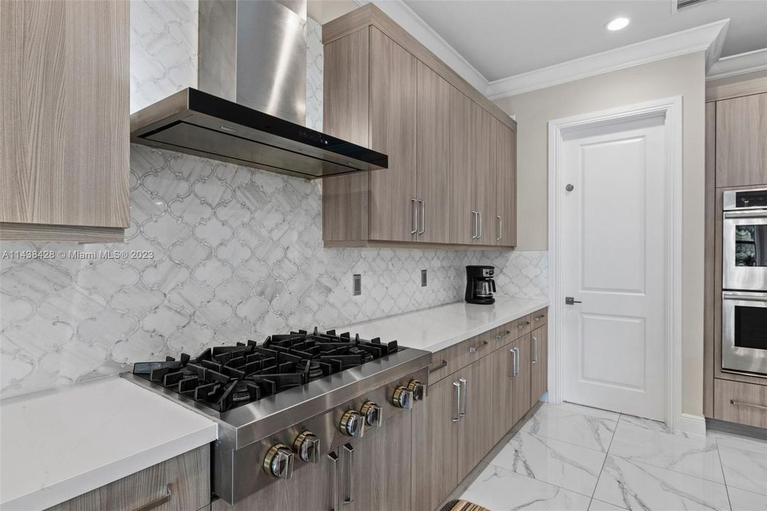 最近租的: $13,900 (5 贝兹, 5 浴室, 4605 平方英尺)