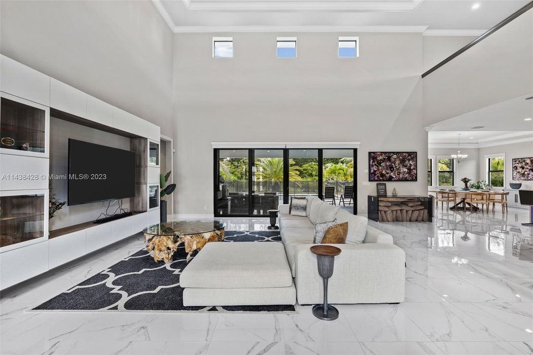 最近租的: $13,900 (5 贝兹, 5 浴室, 4605 平方英尺)