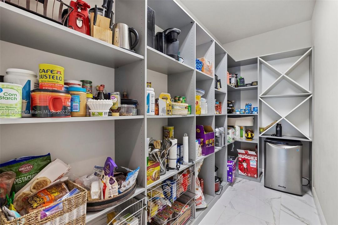 最近租的: $13,900 (5 贝兹, 5 浴室, 4605 平方英尺)