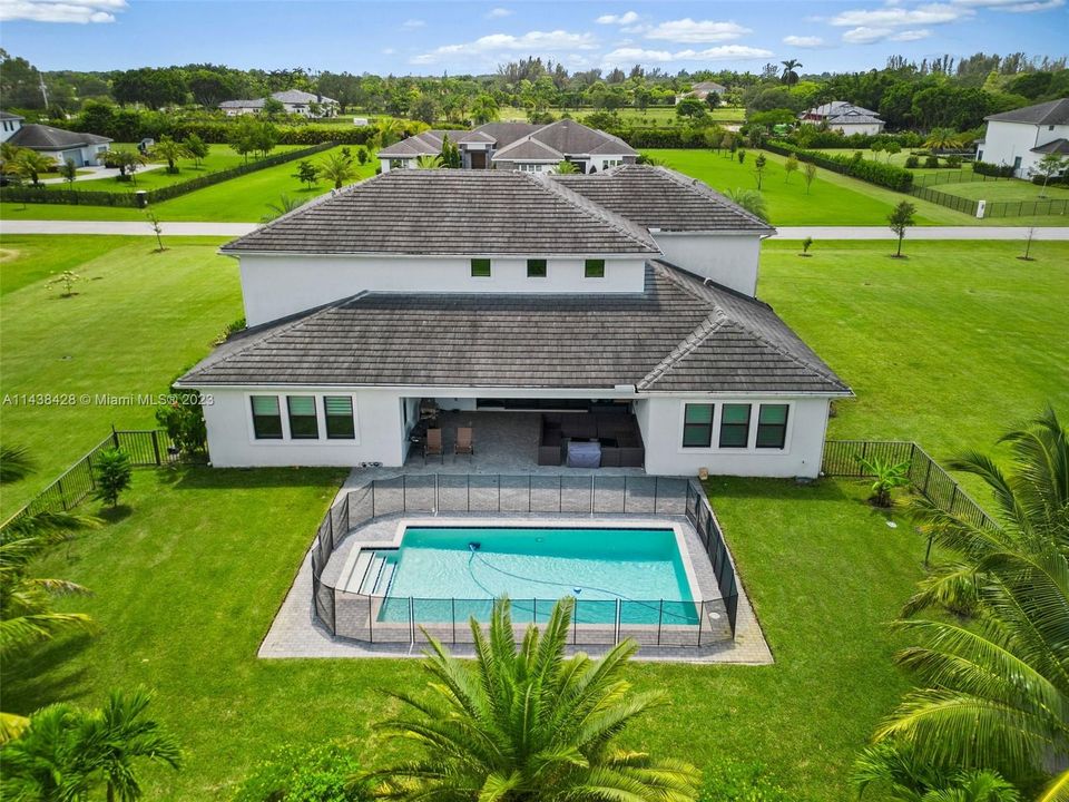 最近租的: $13,900 (5 贝兹, 5 浴室, 4605 平方英尺)