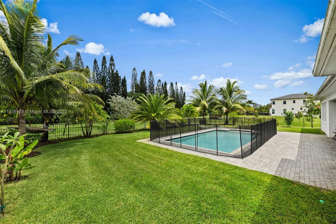 最近租的: $13,900 (5 贝兹, 5 浴室, 4605 平方英尺)