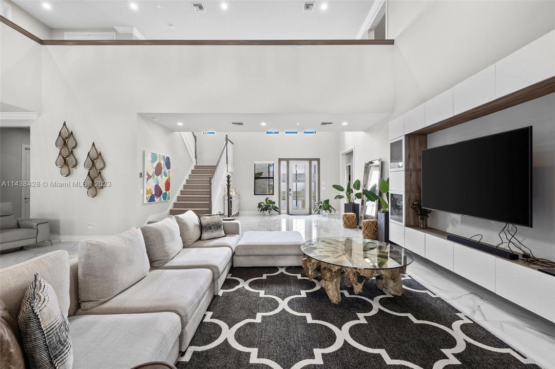 最近租的: $13,900 (5 贝兹, 5 浴室, 4605 平方英尺)