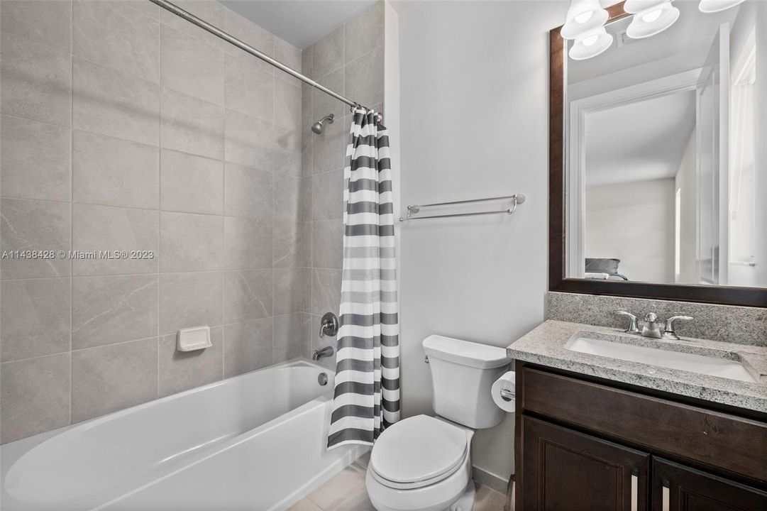 最近租的: $13,900 (5 贝兹, 5 浴室, 4605 平方英尺)