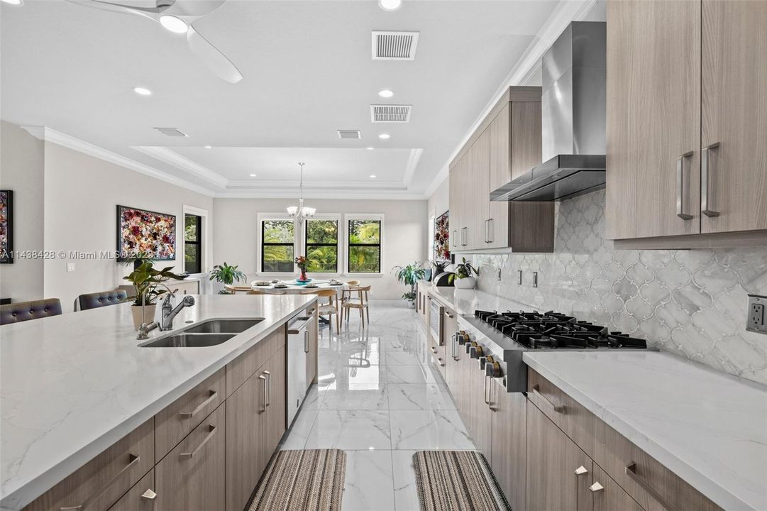 最近租的: $13,900 (5 贝兹, 5 浴室, 4605 平方英尺)