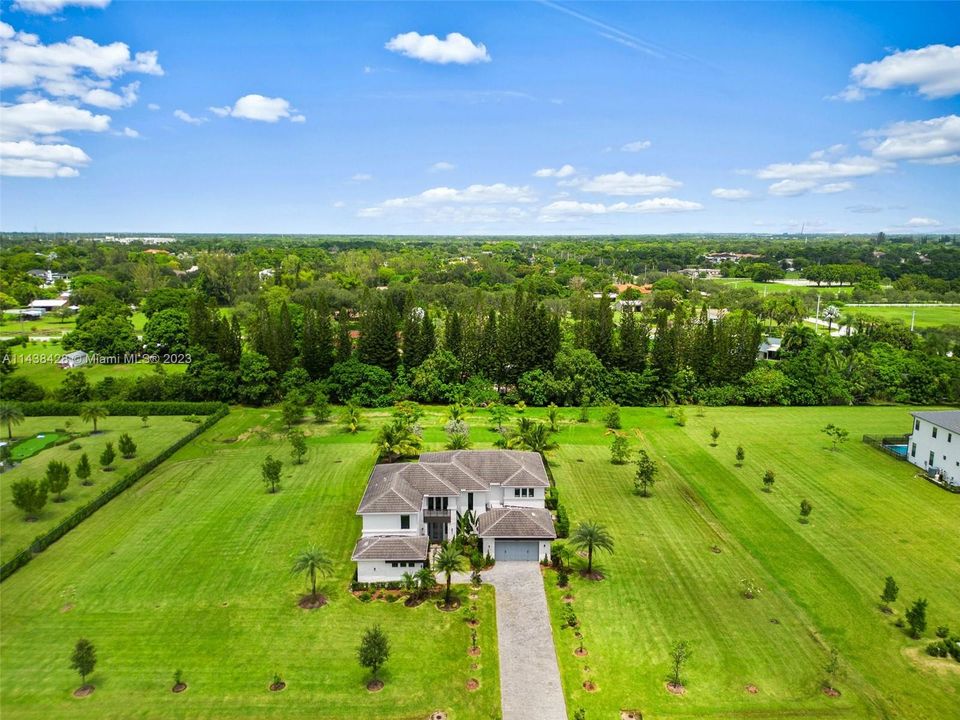 最近租的: $13,900 (5 贝兹, 5 浴室, 4605 平方英尺)