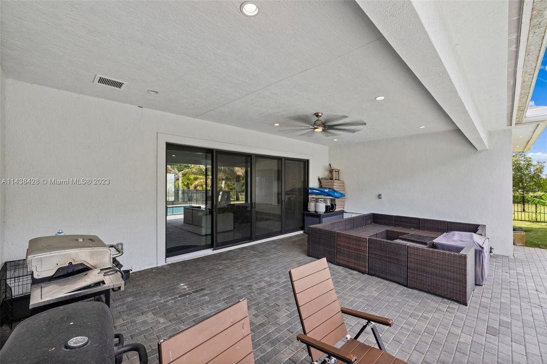 最近租的: $13,900 (5 贝兹, 5 浴室, 4605 平方英尺)