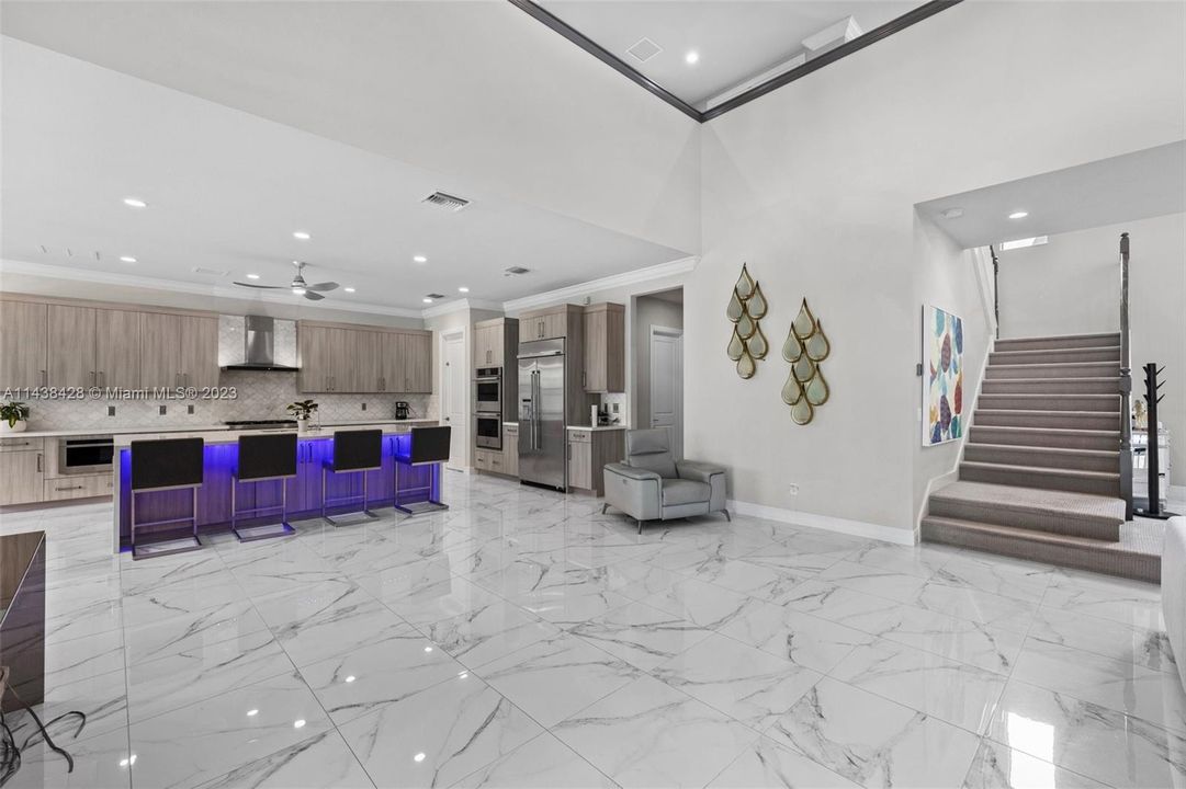 最近租的: $13,900 (5 贝兹, 5 浴室, 4605 平方英尺)