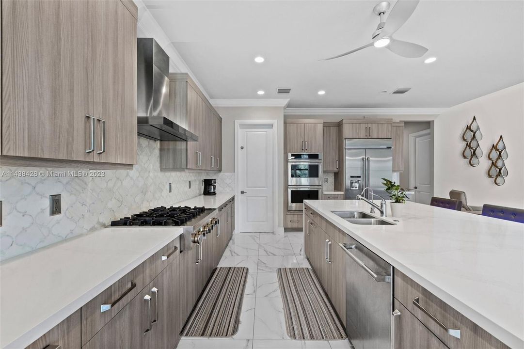 最近租的: $13,900 (5 贝兹, 5 浴室, 4605 平方英尺)