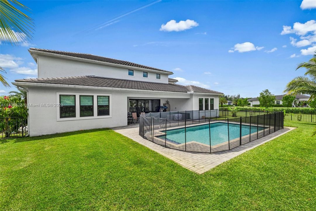 最近租的: $13,900 (5 贝兹, 5 浴室, 4605 平方英尺)