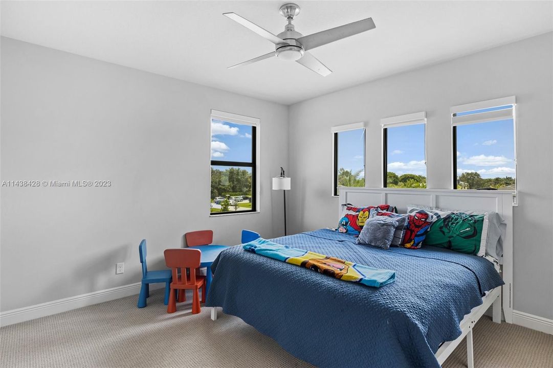 最近租的: $13,900 (5 贝兹, 5 浴室, 4605 平方英尺)