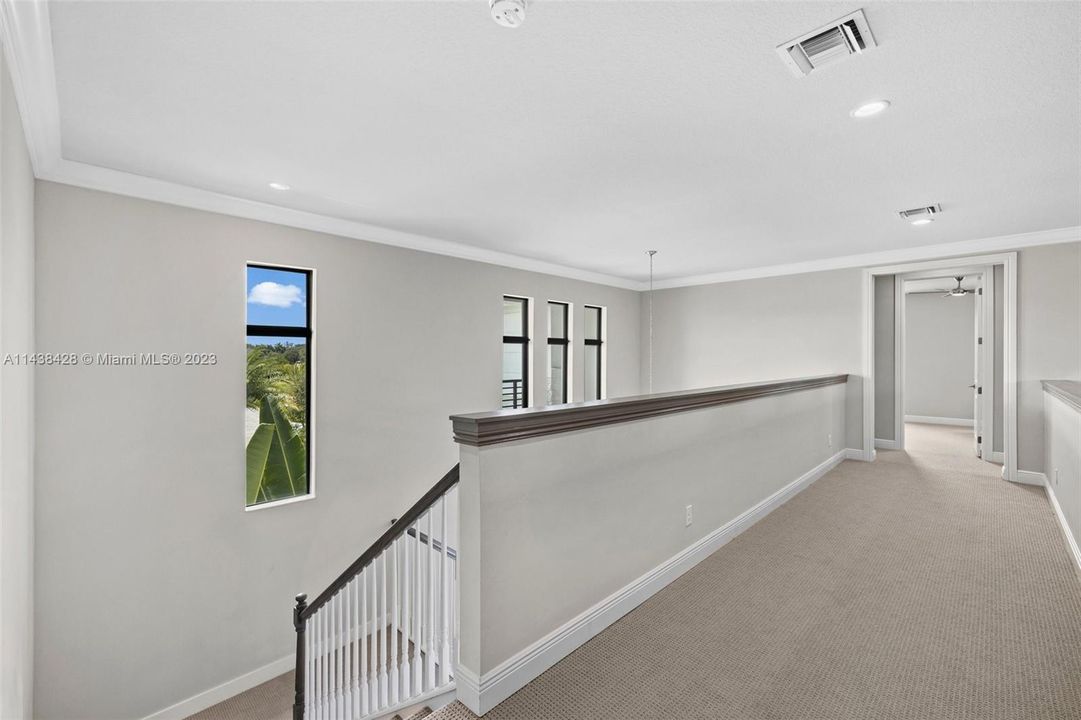 最近租的: $13,900 (5 贝兹, 5 浴室, 4605 平方英尺)