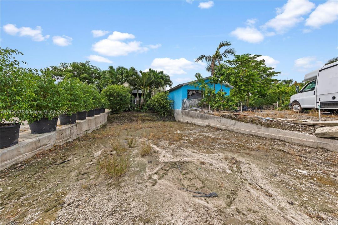 DRIVE TO ALLOW SEMI TO BACK UP AND UNLOAD AT DOCK HEIGHT. IF USED FOR INCOME OPEN THE BLUE BUILDING AS OFFICE TO OBSERVE ALL PRODUCT LEAVING SITE,,, THE DETACHED BLUE BLDG IS UNUSED OFICE SPACE (OF)