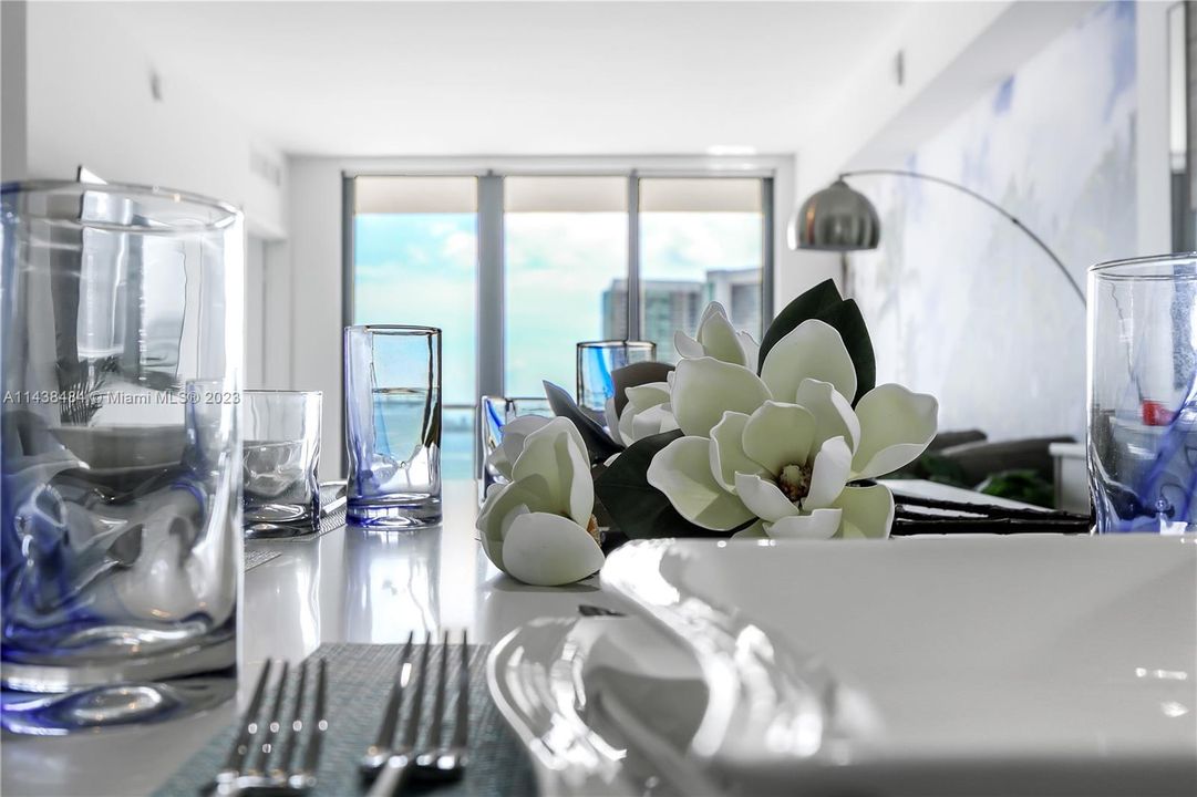 Recently Sold: $600,000 (1 beds, 1 baths, 713 Square Feet)