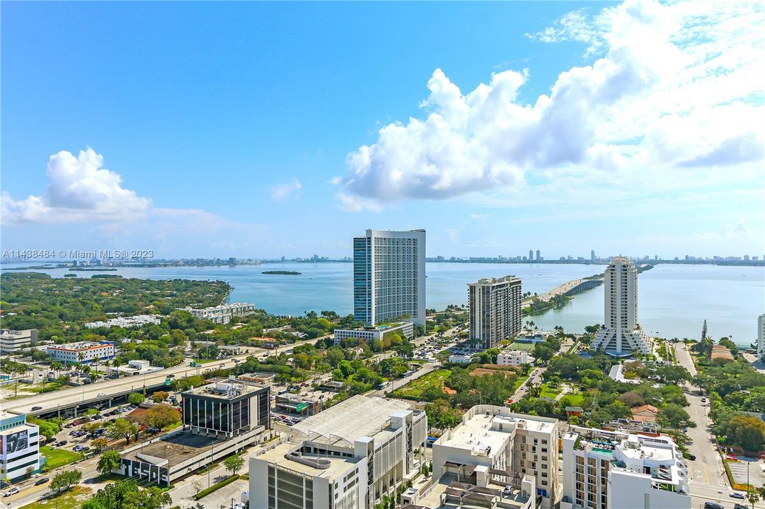 Recently Sold: $600,000 (1 beds, 1 baths, 713 Square Feet)