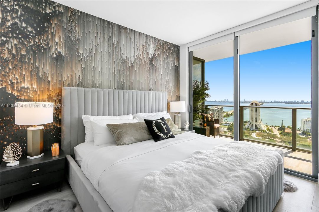 Recently Sold: $600,000 (1 beds, 1 baths, 713 Square Feet)