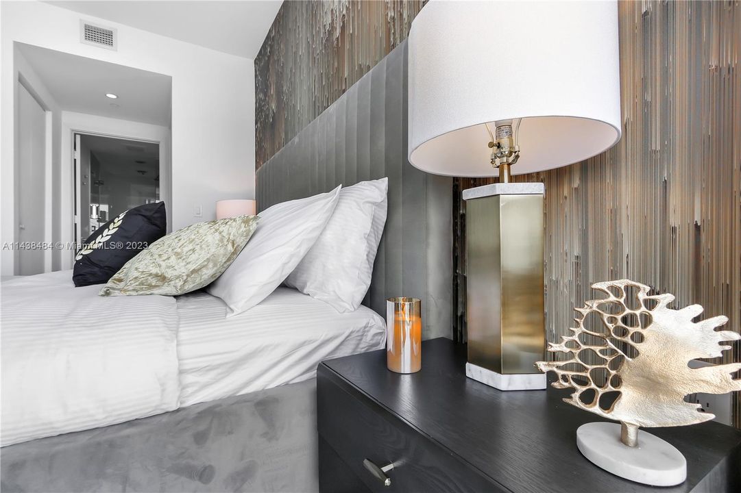 Recently Sold: $600,000 (1 beds, 1 baths, 713 Square Feet)