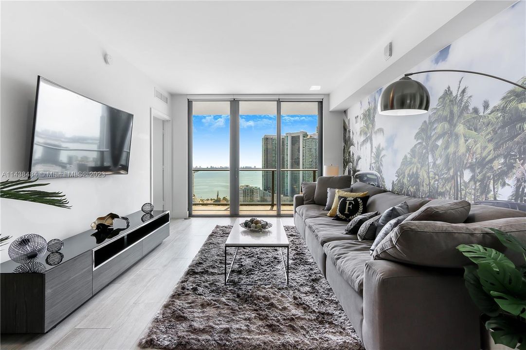 Recently Sold: $600,000 (1 beds, 1 baths, 713 Square Feet)