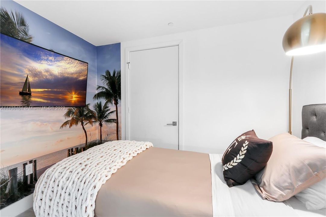 Recently Sold: $600,000 (1 beds, 1 baths, 713 Square Feet)