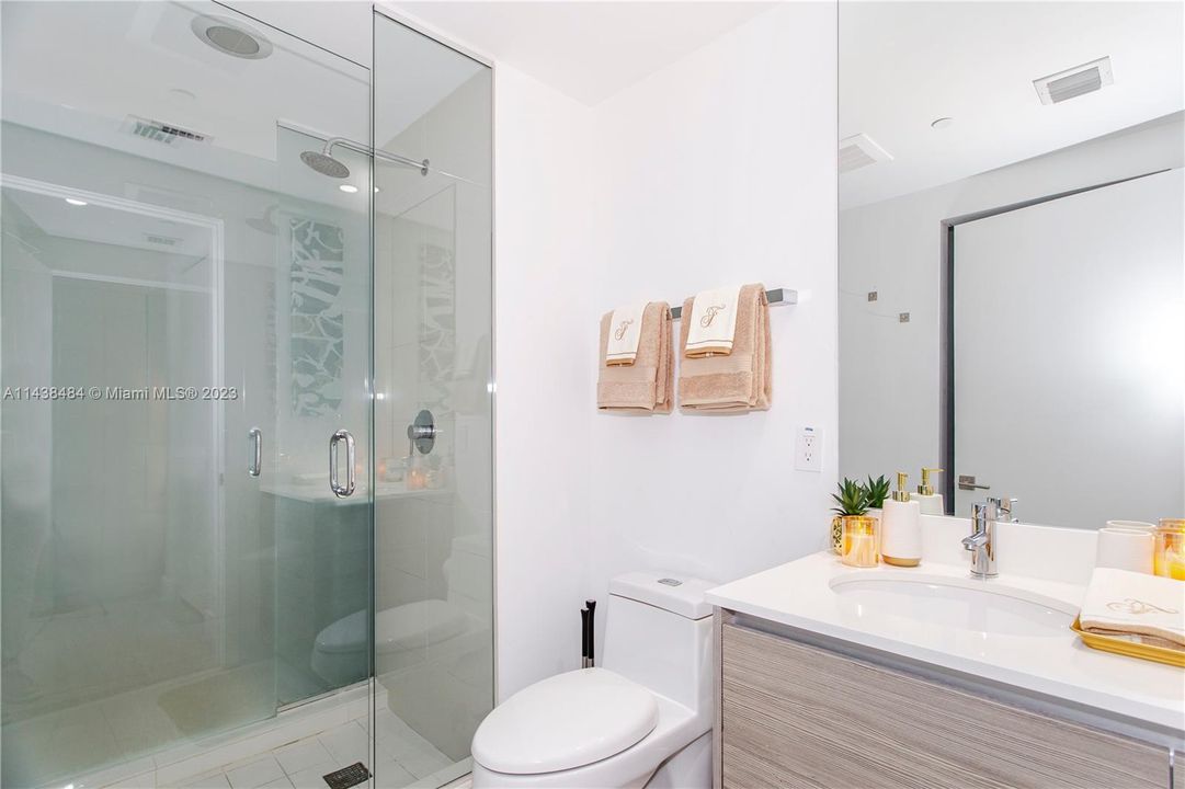 Recently Sold: $600,000 (1 beds, 1 baths, 713 Square Feet)