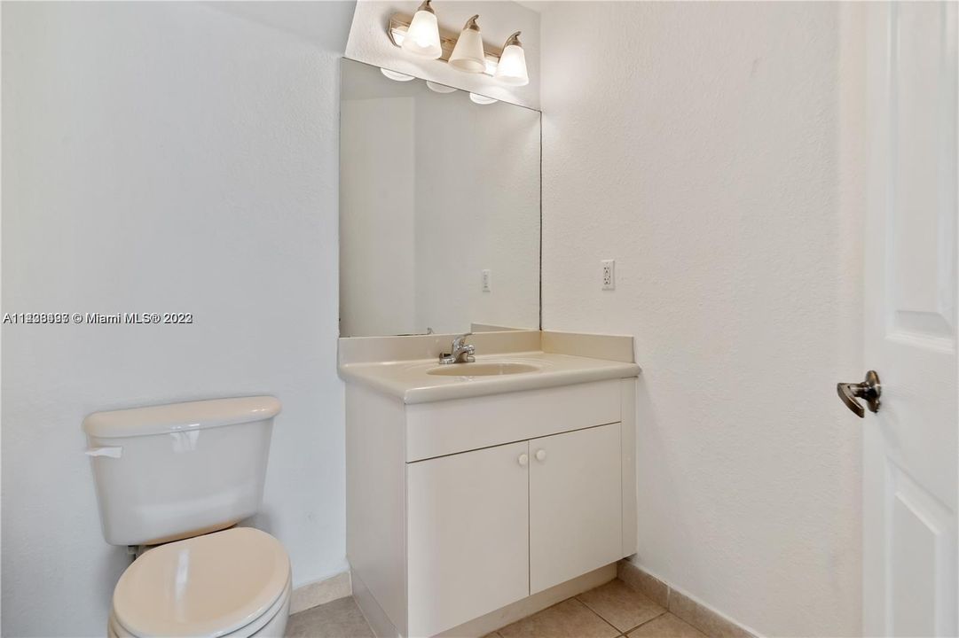 Recently Rented: $2,700 (3 beds, 2 baths, 1429 Square Feet)