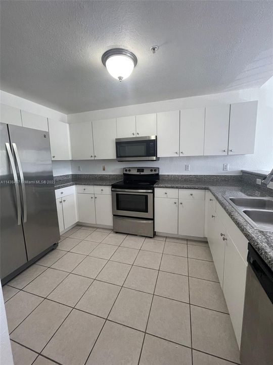 Recently Rented: $2,700 (3 beds, 2 baths, 1429 Square Feet)