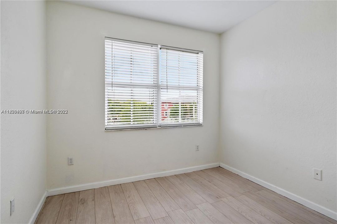 Recently Rented: $2,700 (3 beds, 2 baths, 1429 Square Feet)