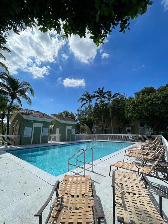 Recently Rented: $2,700 (3 beds, 2 baths, 1429 Square Feet)