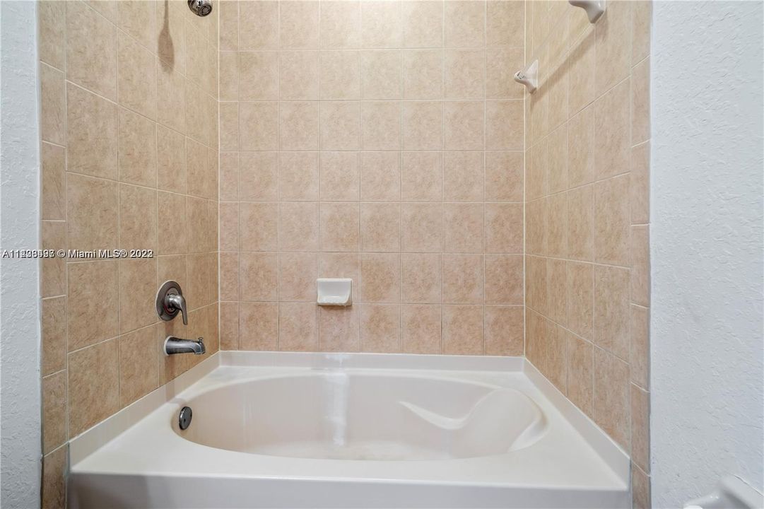 Recently Rented: $2,700 (3 beds, 2 baths, 1429 Square Feet)