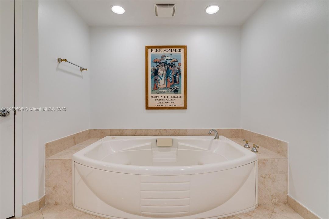 Recently Sold: $2,997,500 (3 beds, 4 baths, 3112 Square Feet)