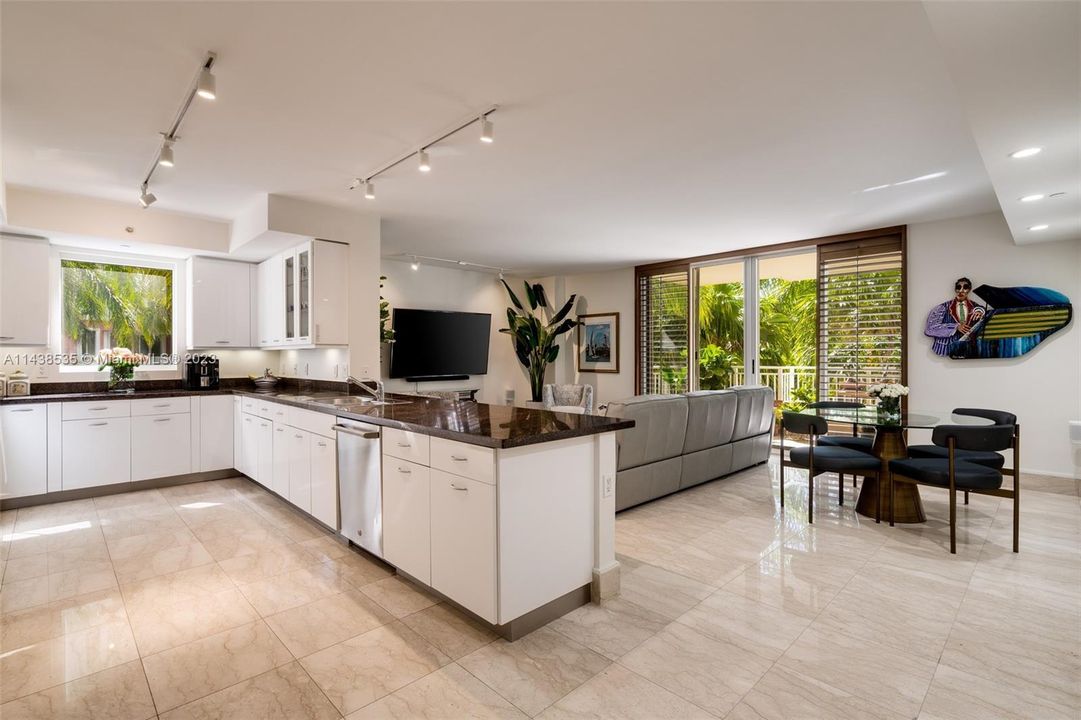 Recently Sold: $2,997,500 (3 beds, 4 baths, 3112 Square Feet)